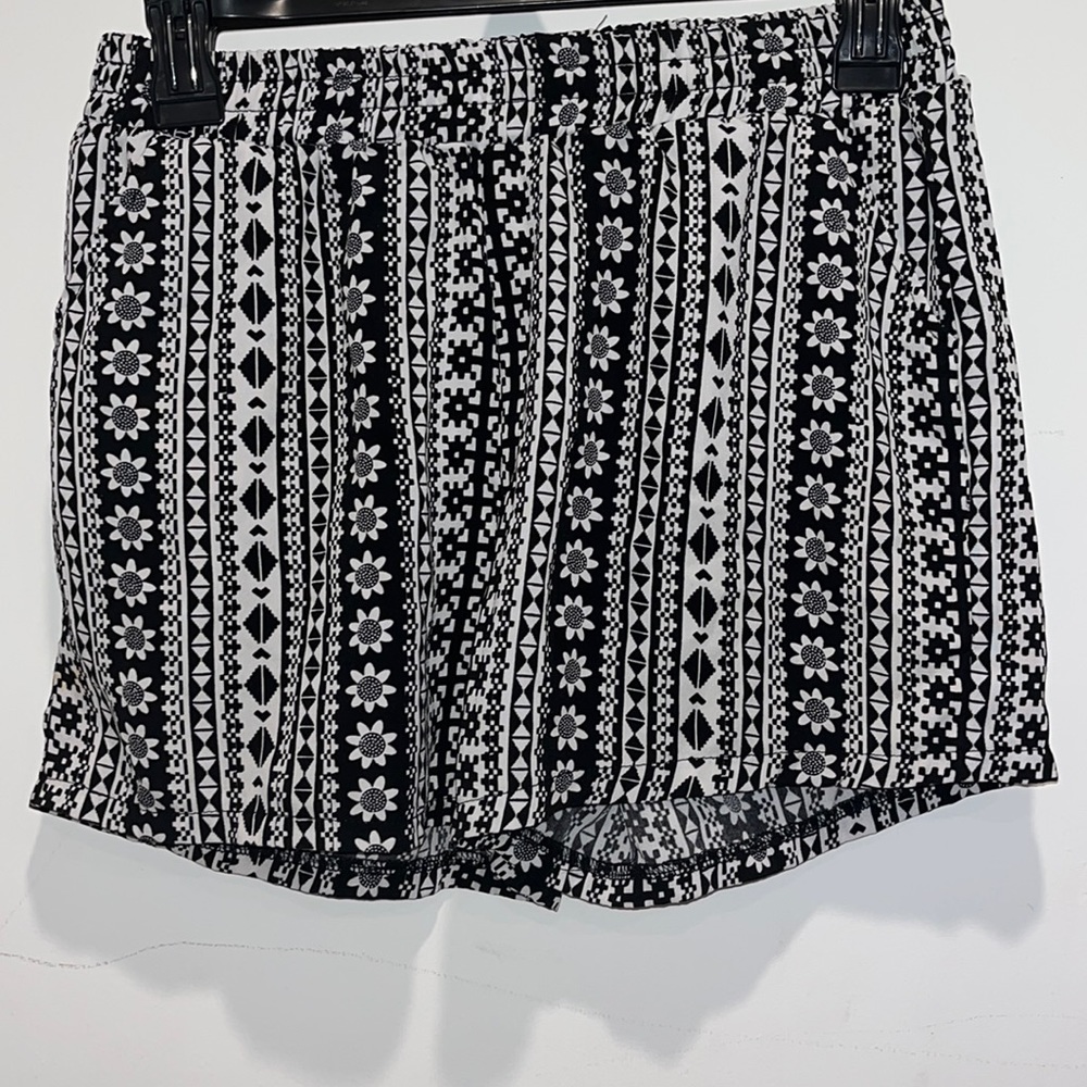 Black and White Geometric Print Faded Glory Shorts